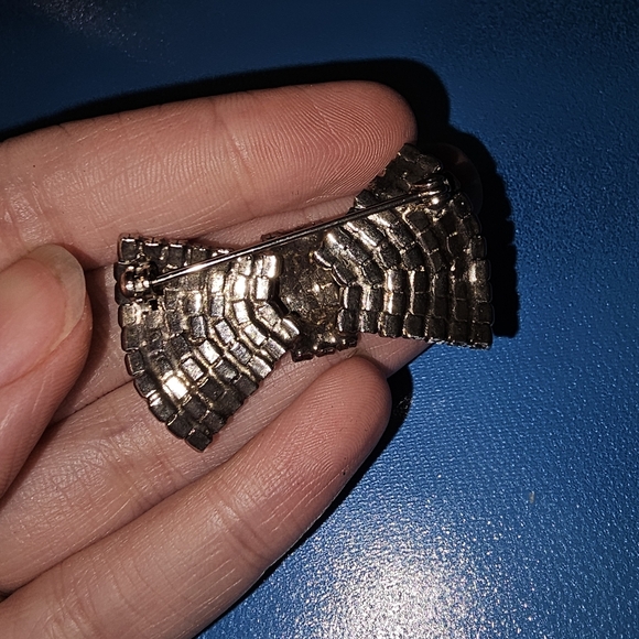 Vintage Silver Tone Bow Tie Brooch with Clear Rhinestones - Picture 4 of 5